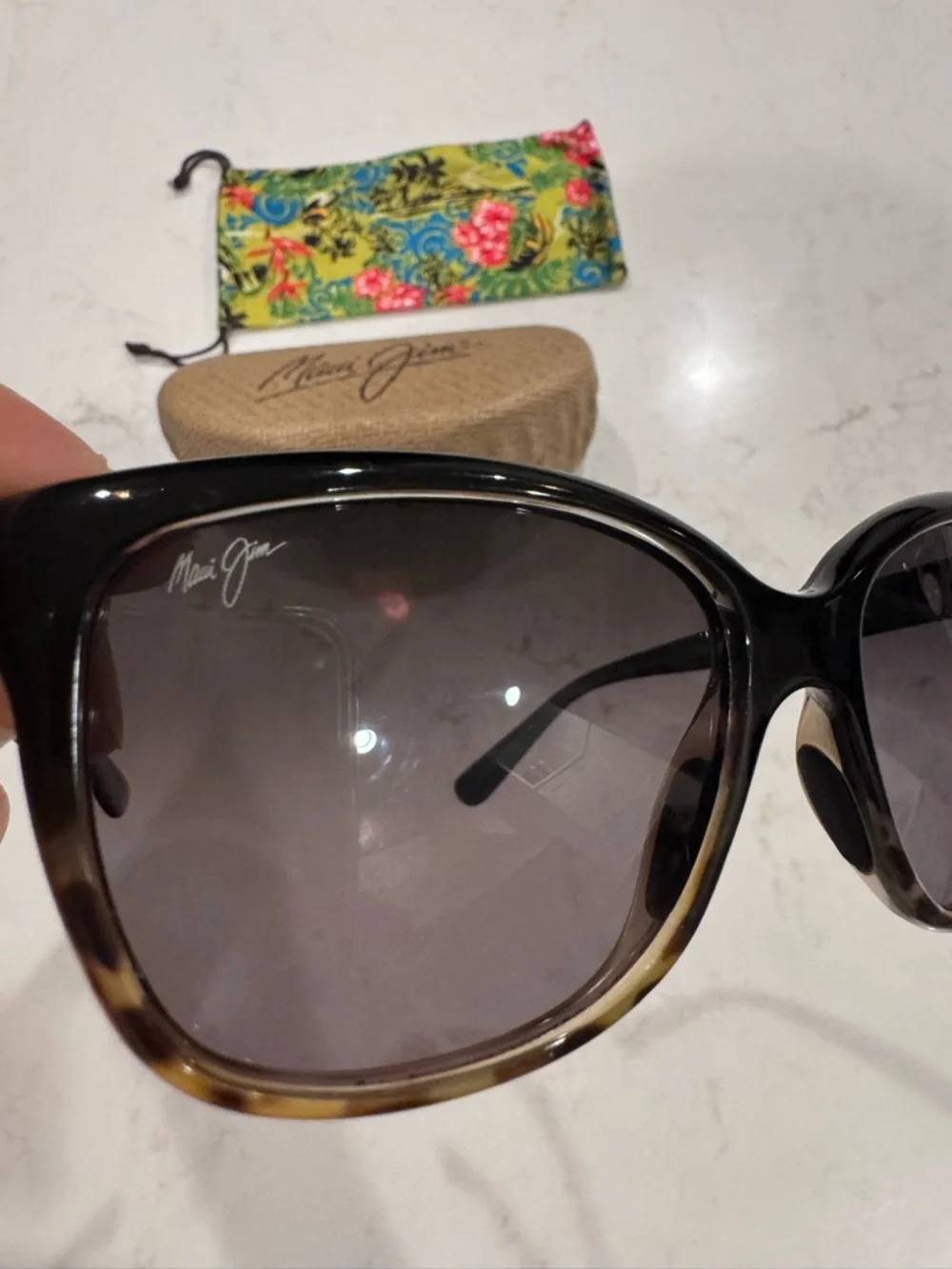 Maui Jim Women's Black to Brown Gradient Frame Sunglasses with Case & Pouch - Picture 8 of 12